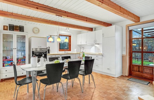 Farvang House | Cozy Cottage with Lake View, Spa & Child-Friendly Features