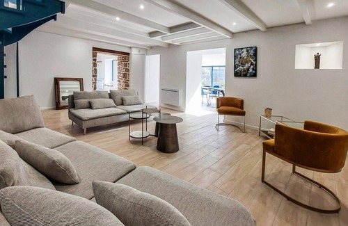 Plouezec House | Enjoy a Cozy Stay with Ocean Views and Spa Amenities