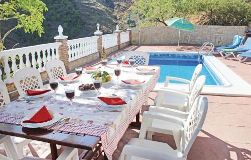 Corumbela House | Family-Friendly 4 Bedroom Home with Pool in Corumbela