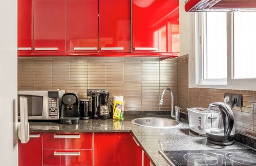 El Baix Guinardo Apartment | Family-Friendly 4-Bedroom Apartment in Gracia Village