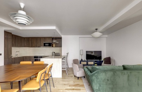 Quartier du Mail Apartment | Spacious 4 Bedroom Apartment in Paris’ Vibrant 2nd District