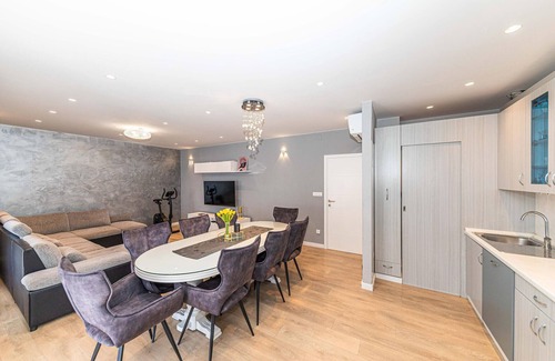 Stobrec Apartment | 4 bedroom awesome apartment in Stobrec