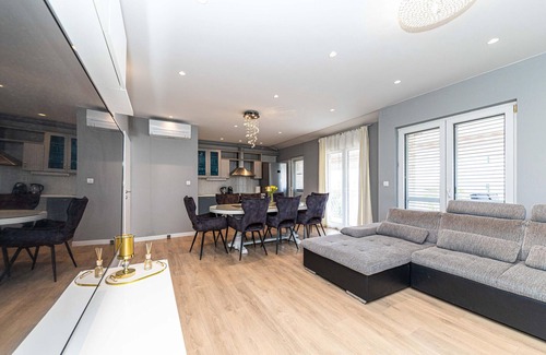 Stobrec Apartment | 4 bedroom awesome apartment in Stobrec