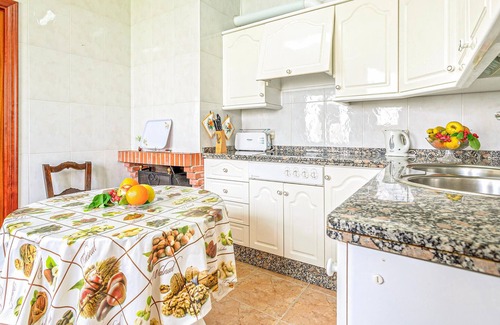 Zafarraya House | Escape to Nature: Pet-Friendly Getaway in Spain