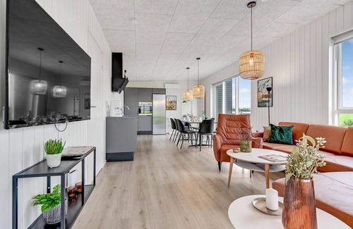 Hjarbæk House | Family-Friendly 4 Bedroom Retreat in Løgstrup with Pool