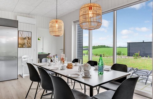 Hjarbæk House | Family-Friendly 4 Bedroom Retreat in Løgstrup with Pool