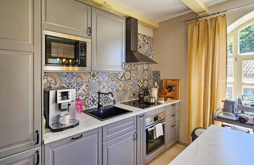 Kastelir House | Family-Friendly 4 Bedroom Retreat in Kastelir with Pool