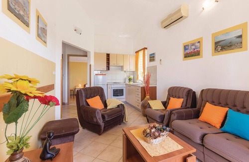 Peruski House | Charming Vacation House in Scenic Peru Village with Pool