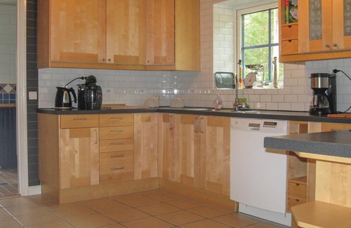 Kappelshamn House | Cozy Sea-Side Vacation Home with Lake View & Spa