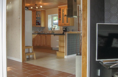 Kappelshamn House | Cozy Sea-Side Vacation Home with Lake View & Spa