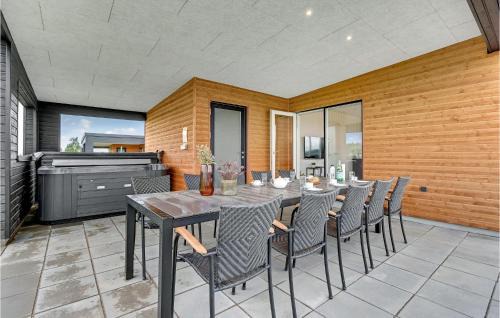 Hjarbæk House | Pet-Friendly 4 Bedroom Home in Løgstrup Awaits You