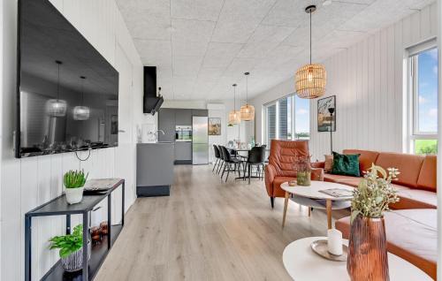 Hjarbæk House | Pet-Friendly 4 Bedroom Home in Løgstrup Awaits You
