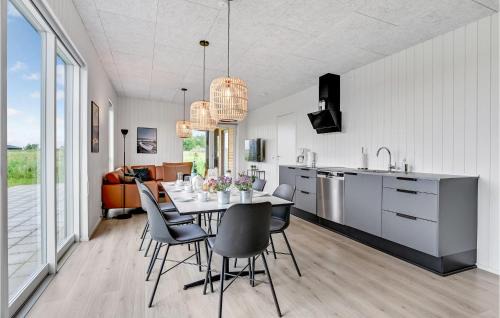 Hjarbæk House | Pet-Friendly 4 Bedroom Home in Løgstrup Awaits You