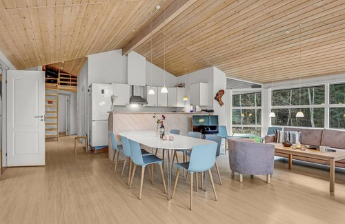 Dueodde House | Relaxing Oceanfront Retreat with Jacuzzi Near Sandy Beach