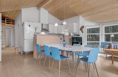 Dueodde House | Relaxing Oceanfront Retreat with Jacuzzi Near Sandy Beach