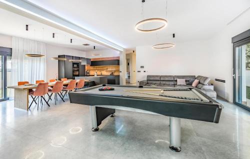Fazana House | Impressive 4 Bedroom Home with Private Pool in Fazana