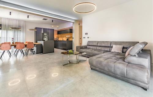 Fazana House | Impressive 4 Bedroom Home with Private Pool in Fazana