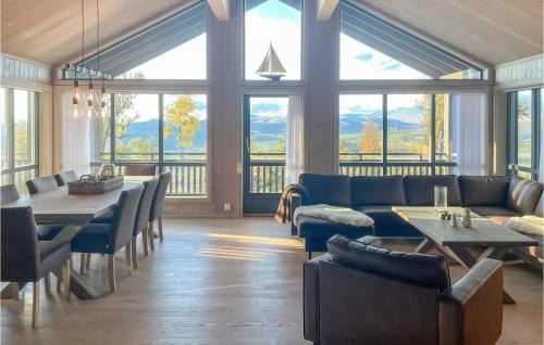 Nord-Fron House | Beautiful Home in Kvam with WiFi & 4 Bedrooms for Families