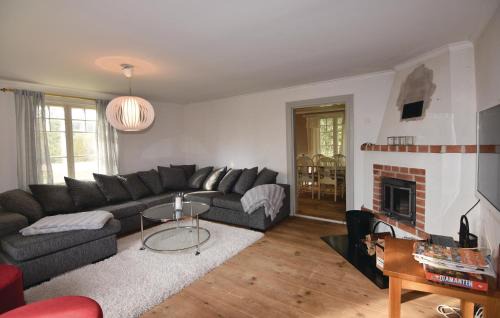 Annolfsbyn House | Inviting Home in Mellerud with Kitchen and Pet-Friendly Amenities