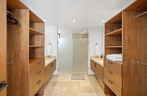 Dzemul Apartment | Family-Friendly 4-Bedroom Beachfront Apartment with Pool