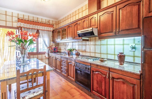 Lorca House | Authentic Cottage with Recreation and Family-Friendly Amenities