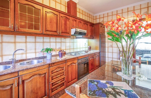 Lorca House | Authentic Cottage with Recreation and Family-Friendly Amenities