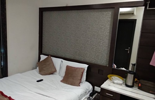 Fatehgarh Bed & Breakfast | 4-bedroom bed & breakfast in charming Farrukhabad with WiFi, AC