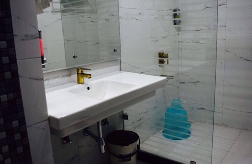 Fatehgarh Bed & Breakfast | 4-bedroom bed & breakfast in charming Farrukhabad with WiFi, AC