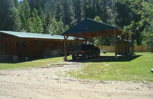Mountain Home Cabin | Cozy 4-Bedroom Cabin Steps from the River - Guest Rated 9.4
