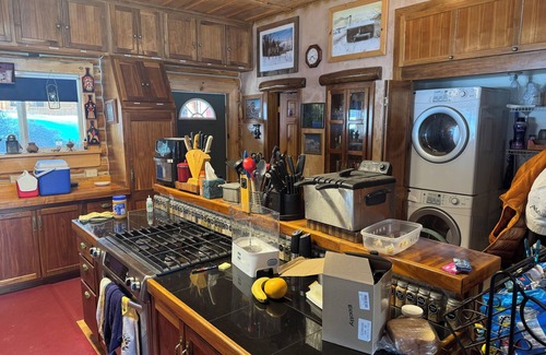 Mountain Home Cabin | 4-bedroom cabin in charming Pine Idaho with WiFi, AC, mountains, rive, lake