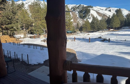 Mountain Home Cabin | 4-bedroom cabin in charming Pine Idaho with WiFi, AC, mountains, rive, lake