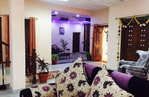 Punjagutta House | Modern 4-Bedroom Retreat in Banjara Hills with Spa & More