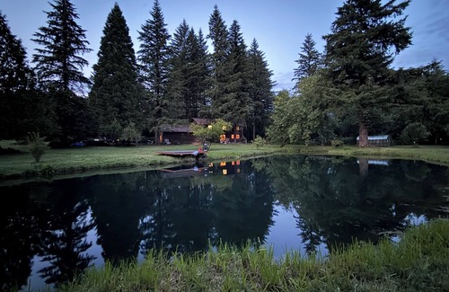 Amboy House | 4-Bedroom Chateau – Luxurious Retreat with Pond, Creek, and Modern Amenities