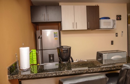 Lalinde Apartment | Spacious 4 Bedroom Apartment Combo with Hot Tubs in Lleras