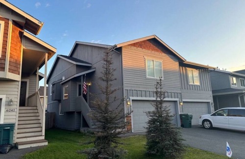 Northeast Anchorage Condo | 4-bedroom condo in peaceful Anchorage with WiFi