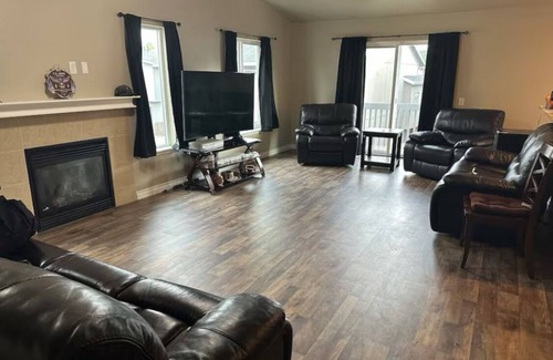 Northeast Anchorage Condo | 4-bedroom condo in peaceful Anchorage with WiFi