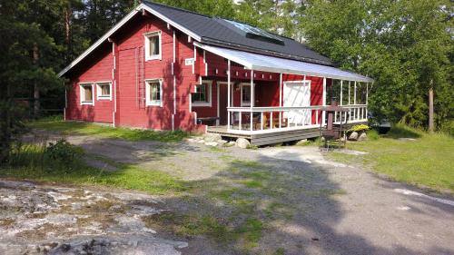 Naantali Ski Chalet | Family-Friendly 4-Bedroom Cottage with Pet Access