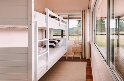 Cooranbong Apartment | 4 bedroom Cottage with swimming pool