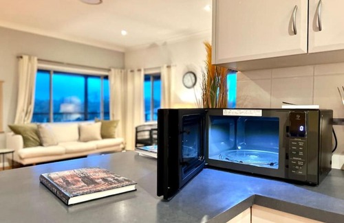 Cooranbong Apartment | 4 bedroom Cottage with swimming pool