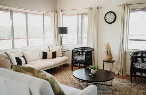 Cooranbong Apartment | 4 bedroom Cottage with swimming pool