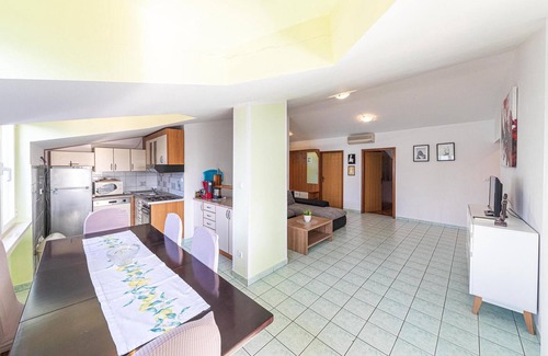 Okrug Donji Apartment | Tranquil Apartments with Ocean Views on Ciovo Island