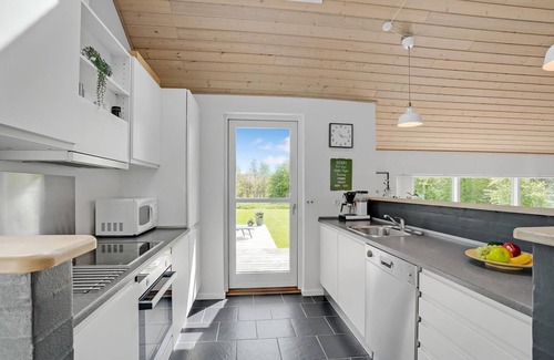 Trend House | Pet-Friendly 4 Bedroom Getaway with Ocean Views in Løgstør