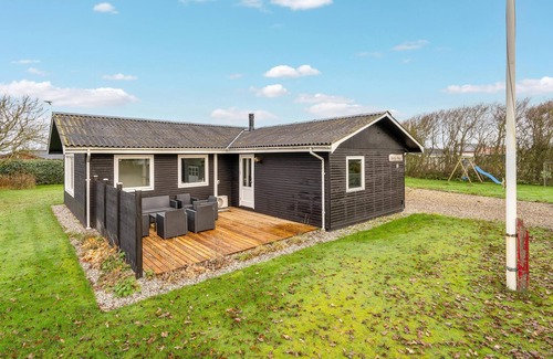 Vinderup House | Relax by the Lake in This Inviting Vacation Home Retreat