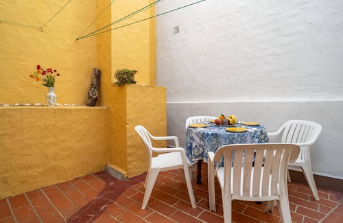 Facinas House | Spacious 4-Bedroom Retreat in Facinas with Spa & Kitchen