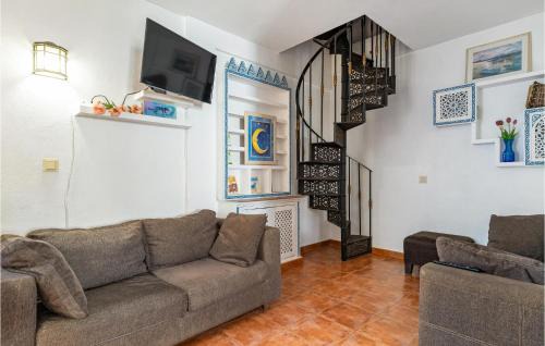 Facinas House | Cozy 4 Bedroom Home in Facinas: Perfect for Families & Pets