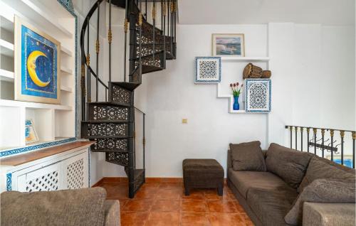 Facinas House | Cozy 4 Bedroom Home in Facinas: Perfect for Families & Pets