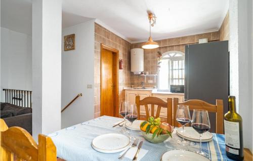 Facinas House | Cozy 4 Bedroom Home in Facinas: Perfect for Families & Pets