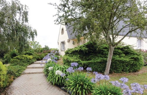Yvias House | Ideal 4 Bedroom Stay in Yvias with Spa and Breakfast