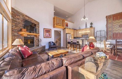 Keystone House | Prime 4 Bedroom Duplex in Keystone with Hot Tub & Spa