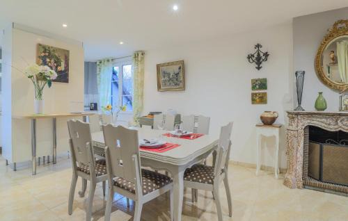 Attin House | 4 Bedroom Amazing Home In Attin La Paix-Faite